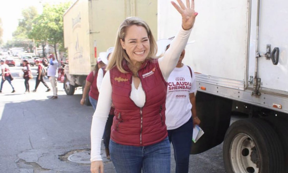 Hannah de Lamadrid visita casa por casa.jpg